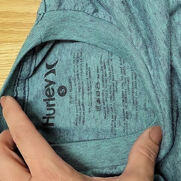 Mens size small hurley screen printed tshirt - Picture 3 of 4